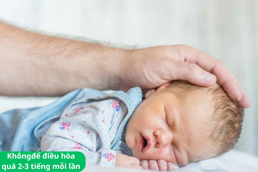 Trẻ sơ sinh nằm điều hòa có tốt không?